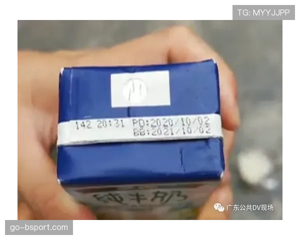 阿尔瓦雷斯家里冰箱贴全是训练计划，连牛奶保质期都标着体脂率